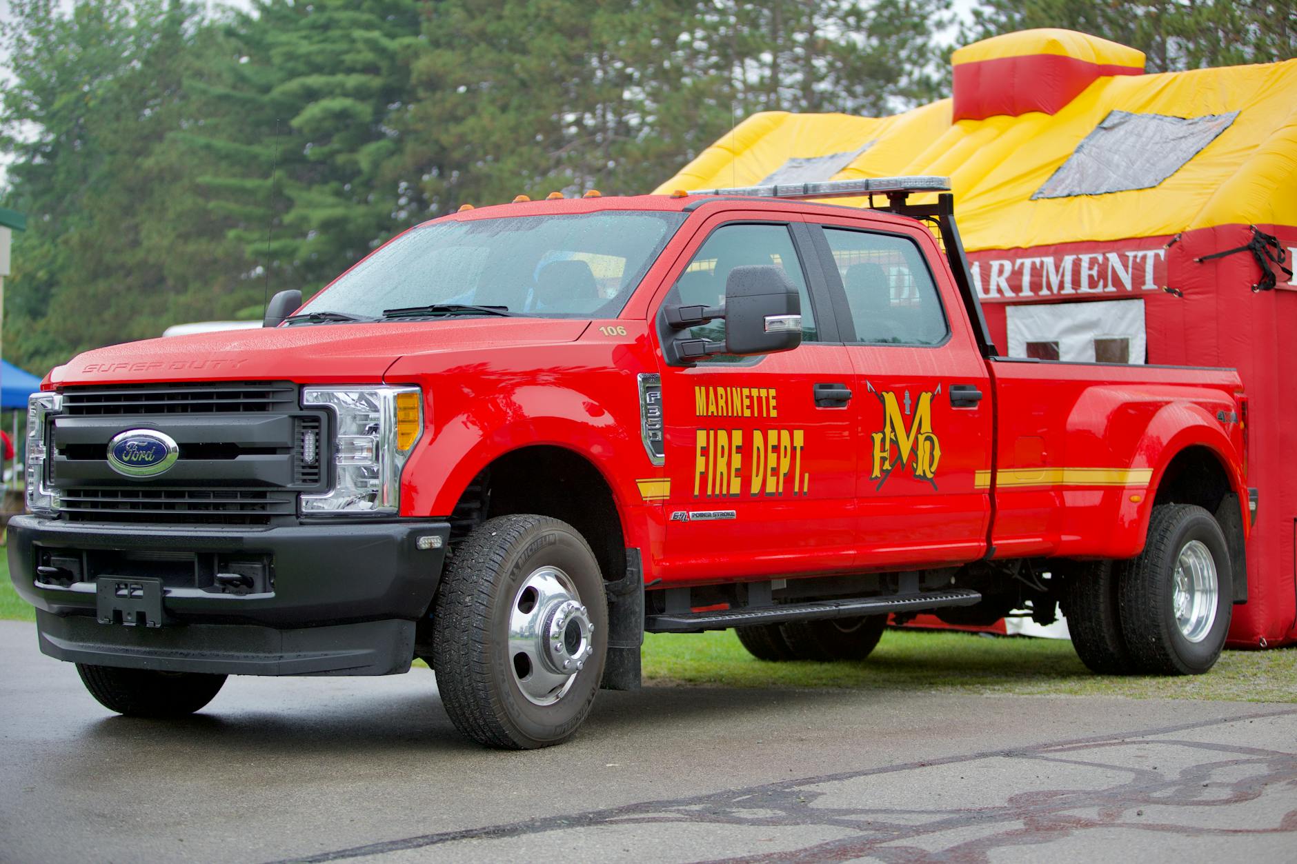 Gambar jasa service inflatable liferaft solas yang berkualitas dan terpercaya untuk memastikan keselamatan di laut